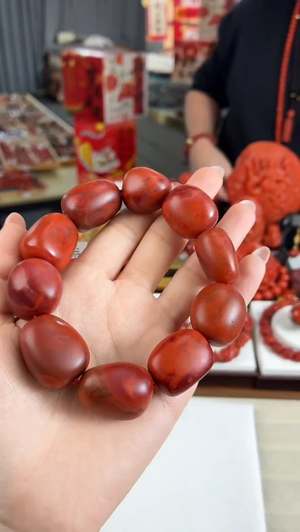 未镶嵌瓦西牛血随型手串南红玛瑙（多样式发其一）