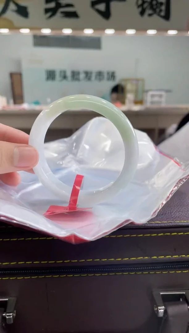 【闪购商品】翡翠手镯未镶嵌手镯