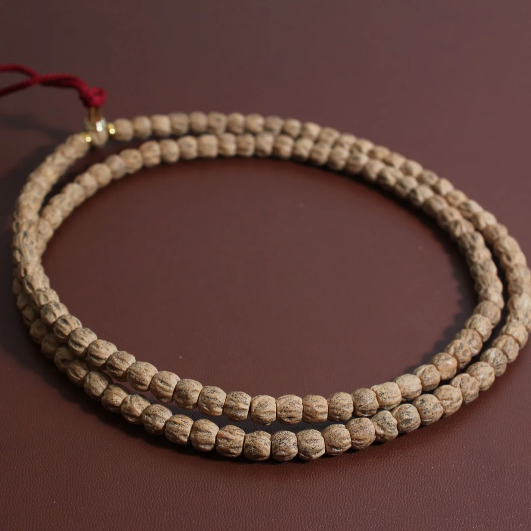 CJ6118百香籽6mm微脏顺纹方块高油高密柏香籽