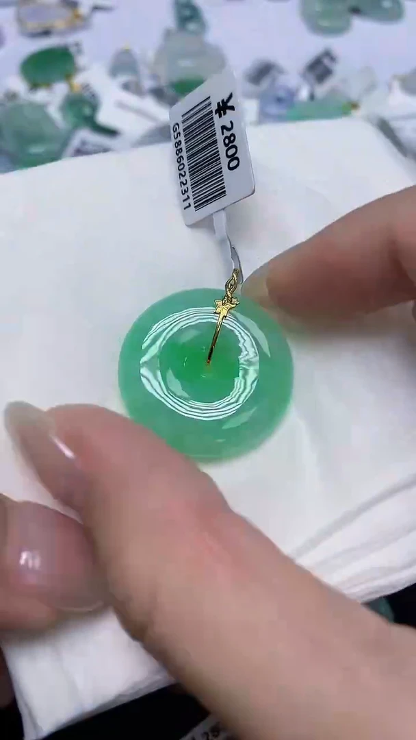 翡翠18K金镶嵌颈饰天然缅甸翡翠A货