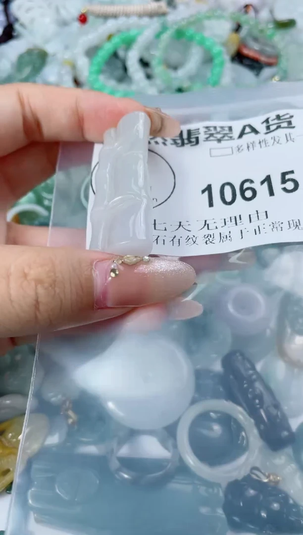 翡翠未镶嵌颈饰10615