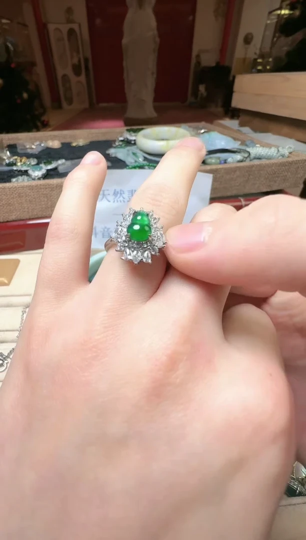 【闪购商品】翡翠吊坠(不含链)未镶嵌翡翠