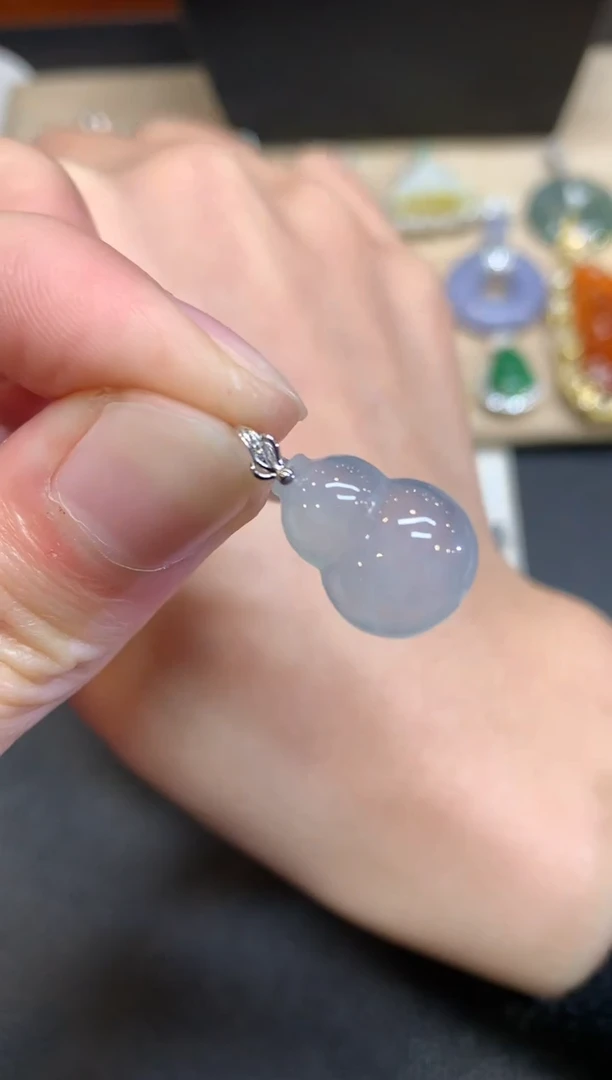 【闪购商品】翡翠颈饰18K金镶嵌葫芦【无服务费】