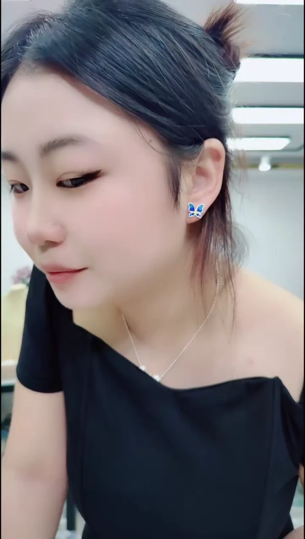 0608蓝色蝴蝶耳钉