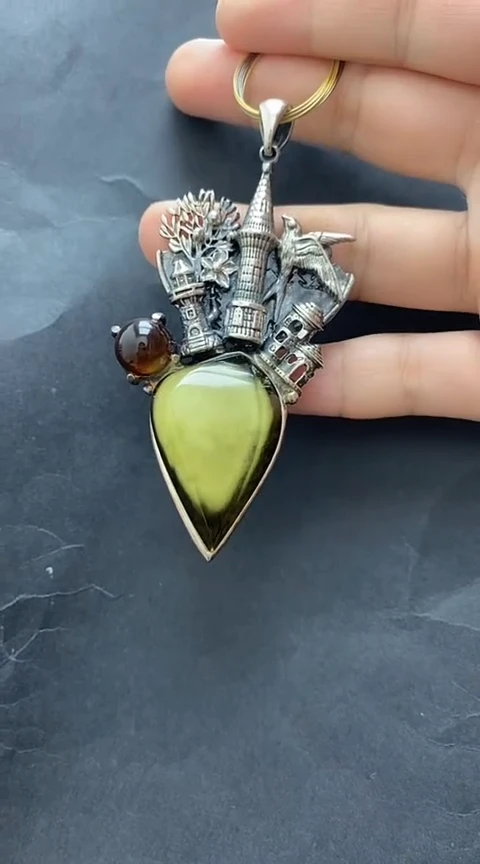 未镶嵌琥珀裸石吊坠