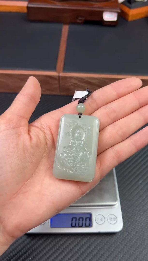 【闪购商品】和田玉吊坠(赠链)未镶嵌且末微色差近矿