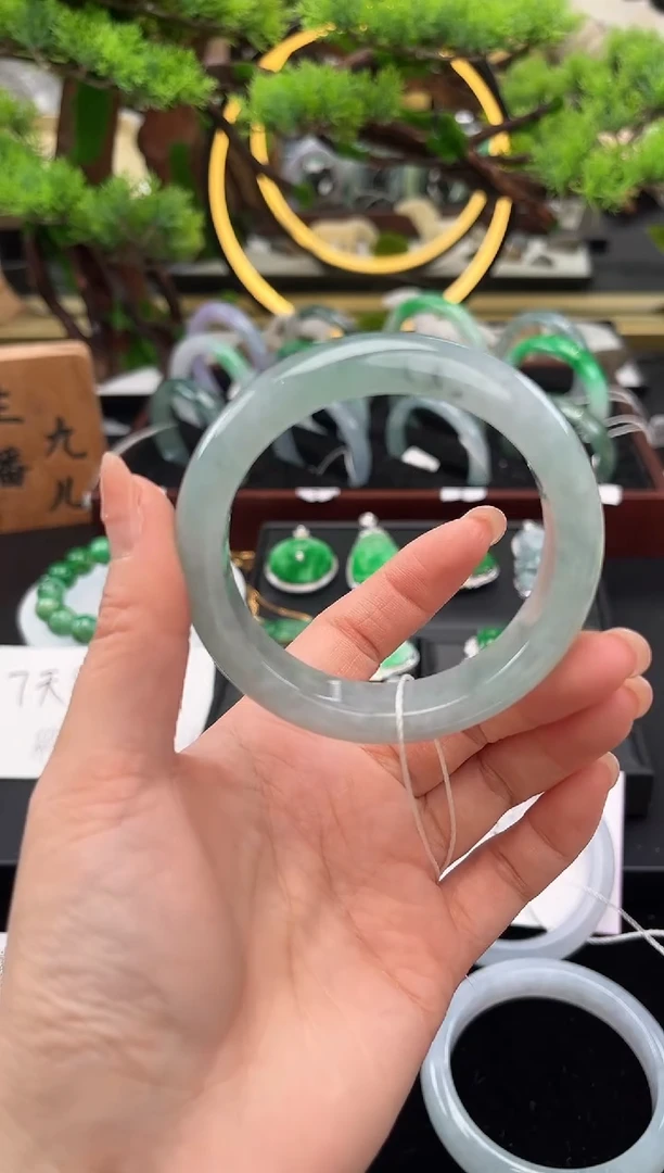 未镶嵌手镯翡翠手镯