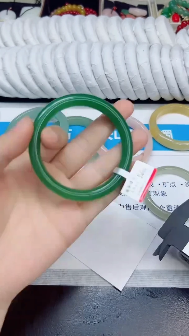 未镶嵌手镯石英质玉23/56