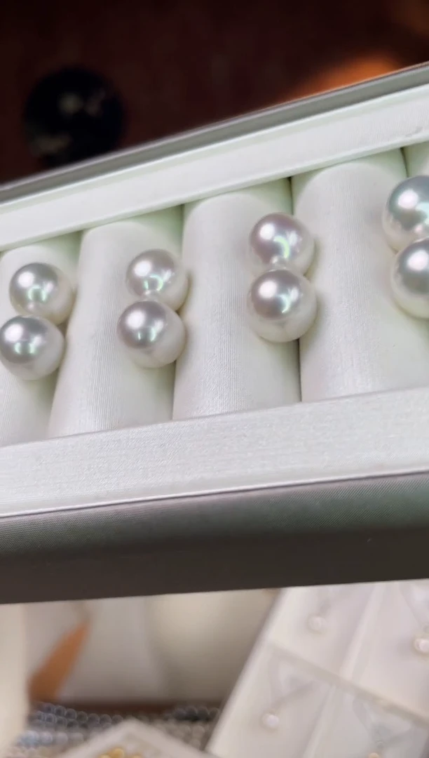 【闪购商品】海水珍珠耳钉18K金镶嵌澳白10-11mm多样性发一对