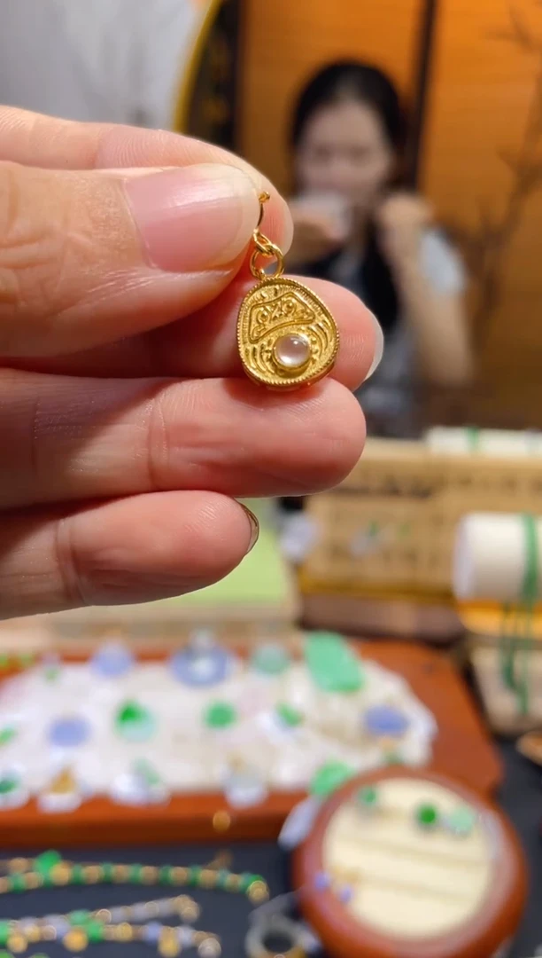 翡翠未镶嵌颈饰百元以下不出证