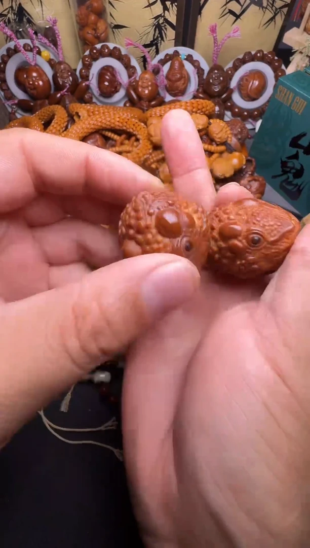 手串橄榄核家****狗一对金蝉