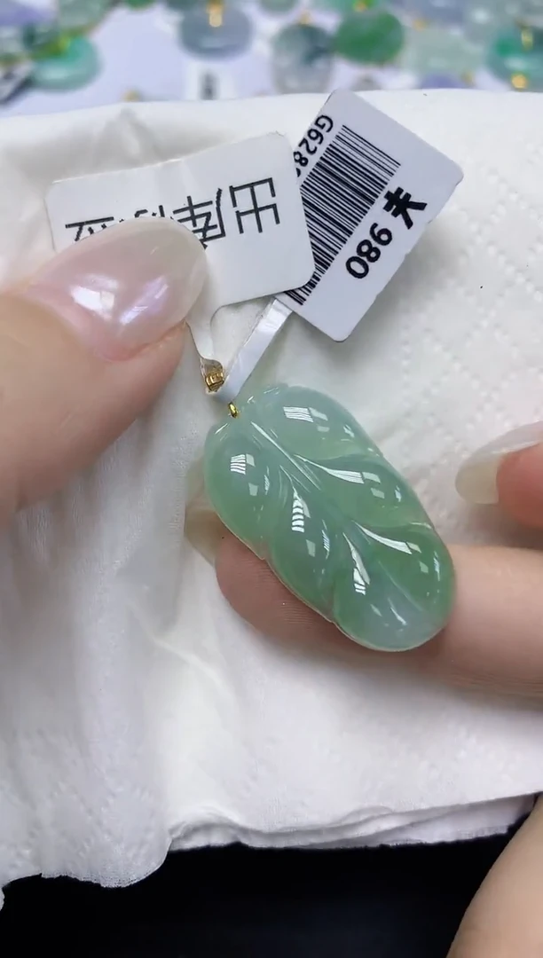 翡翠18K金镶嵌颈饰天然缅甸翡翠A货