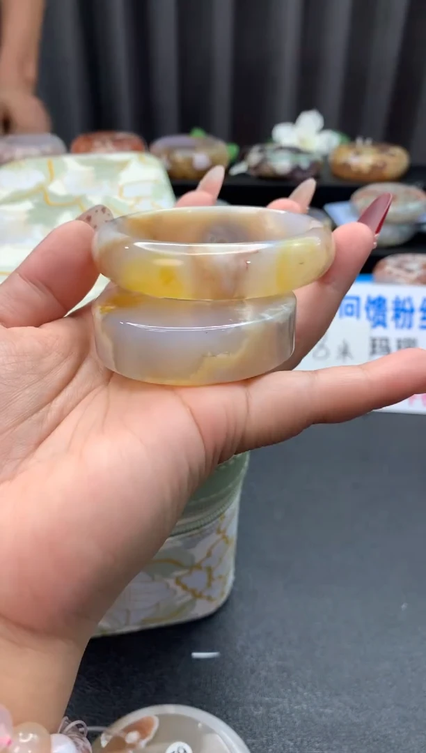 未镶嵌手镯石英质玉（56-57圈口）赠送镯心 无证书