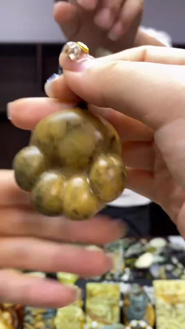 未镶嵌岫玉挂件