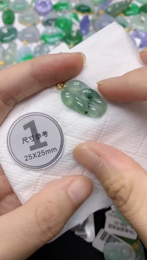 翡翠18K金镶嵌颈饰11111111