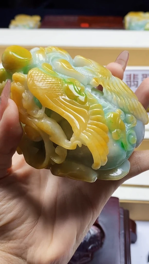 翡翠未镶嵌颈饰雄**生翡翠A货