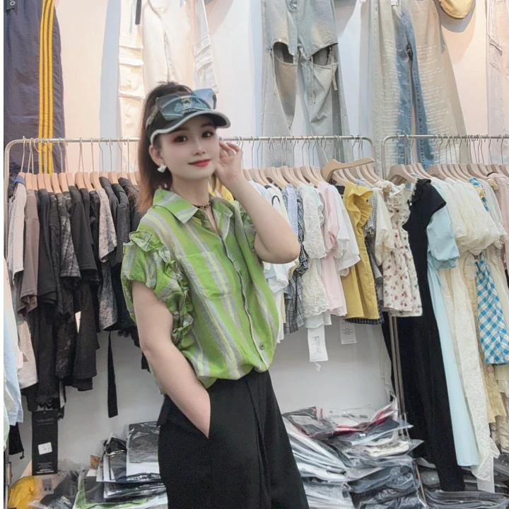 夏季新款绿色条纹翻领衬衫独特设计时尚百搭上衣