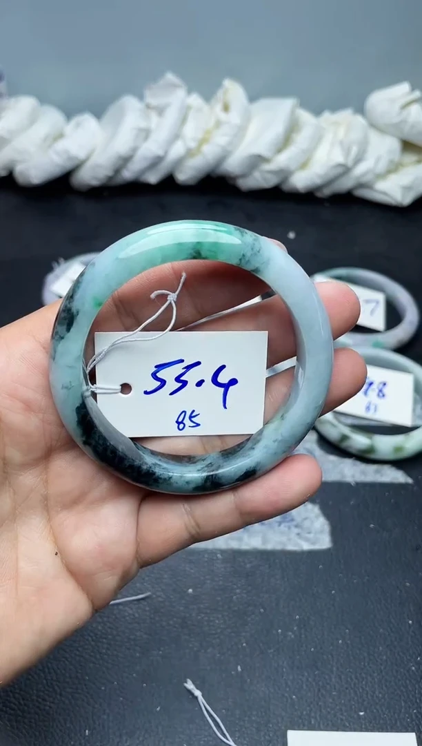 未镶嵌手镯翡翠85