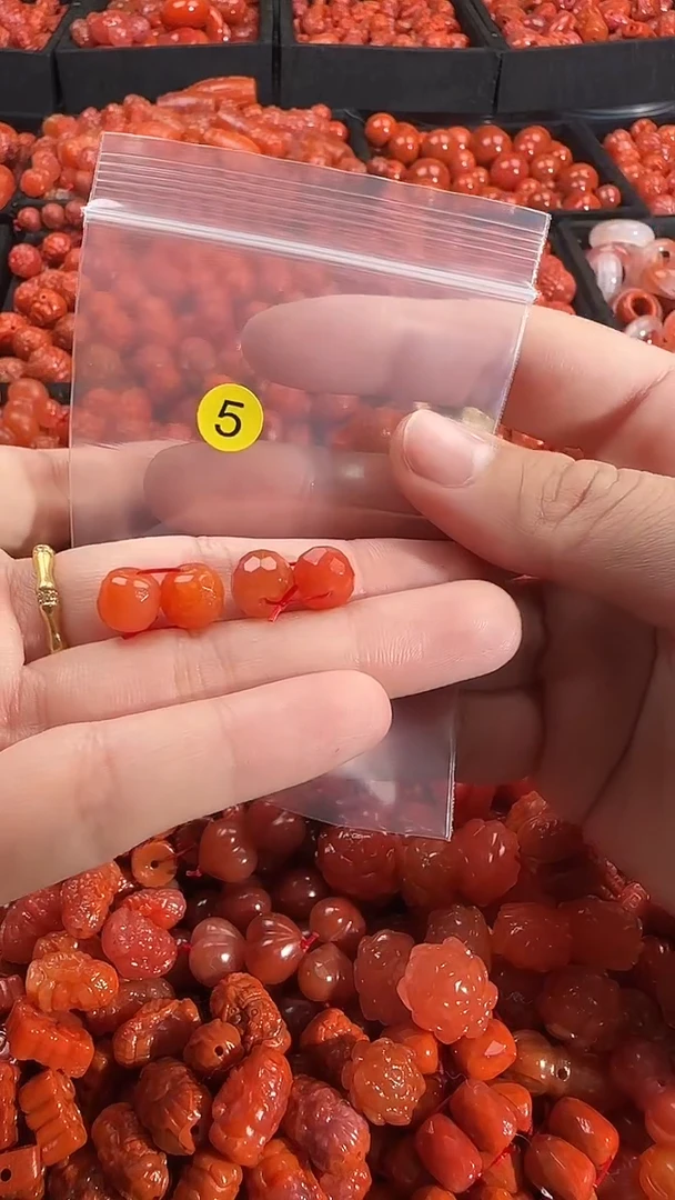 颈饰未镶嵌南红玛瑙1