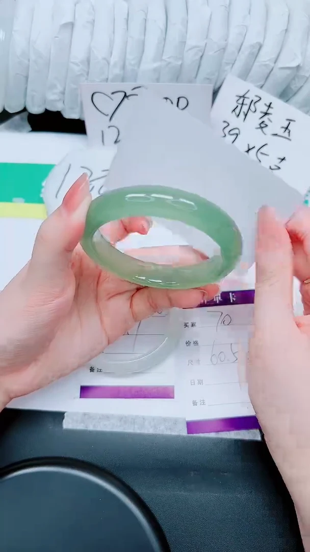 石英质玉手镯未镶嵌70-60.5