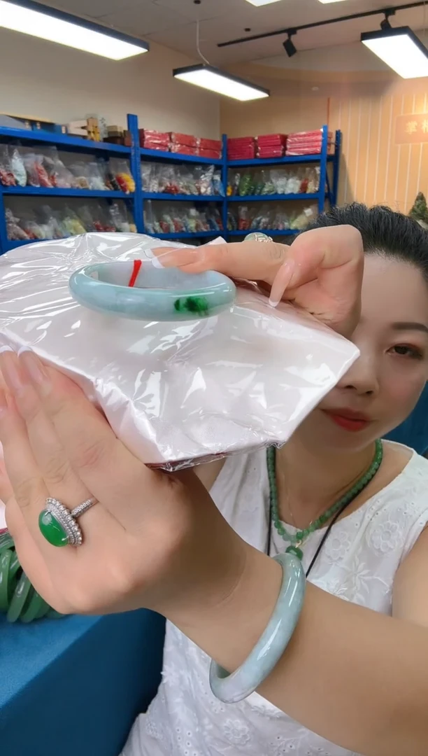 翡翠手镯未镶嵌天然缅甸翡翠A货