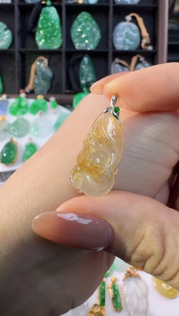 颈饰18K金镶嵌翡翠缅甸A货翡翠