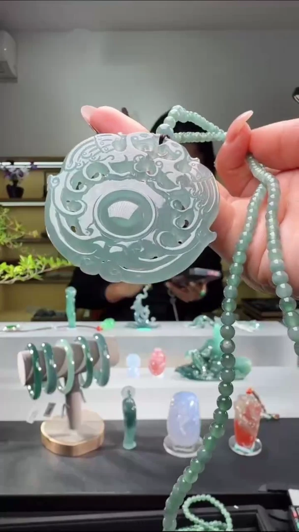 吊坠(赠链)未镶嵌翡翠仿古牌（多样性发其一）