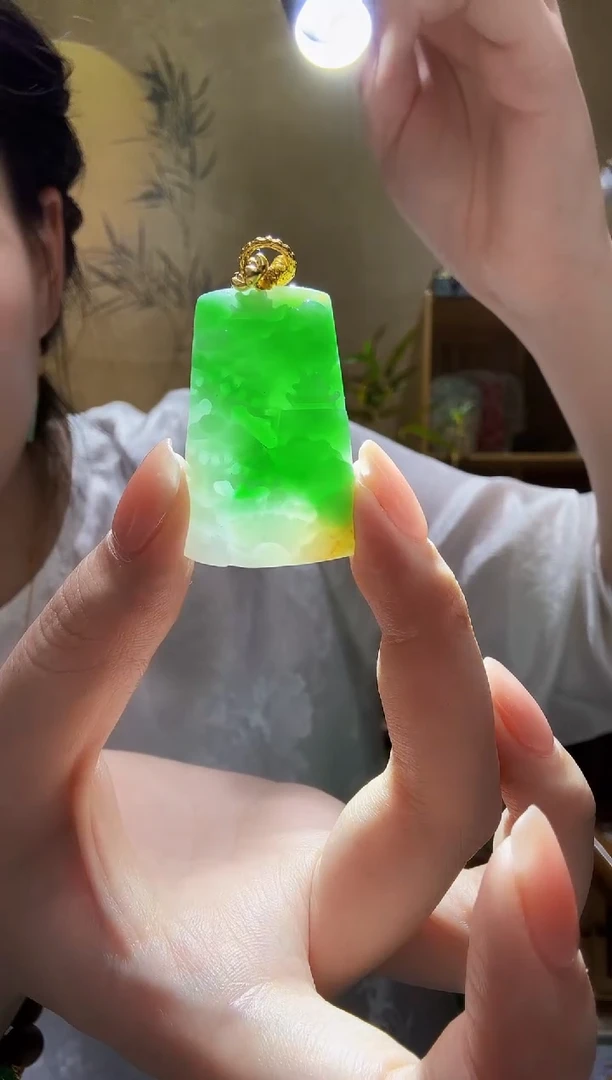 颈饰未镶嵌翡翠吊坠