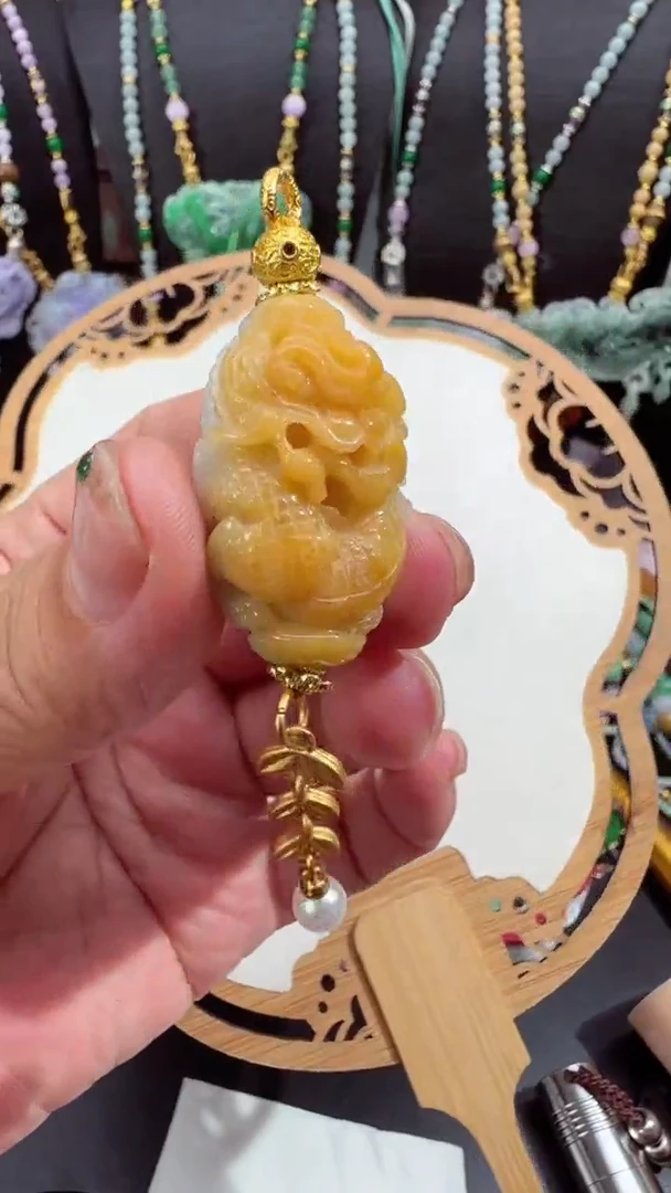 翡翠未镶嵌颈饰吊坠