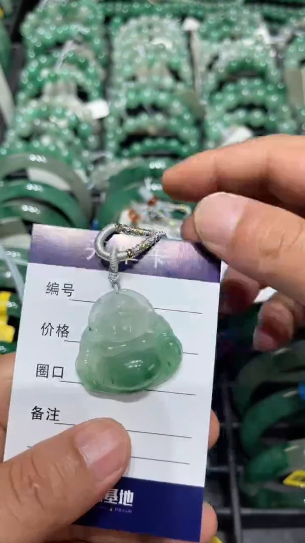 石英质玉（非洲翠）未镶嵌颈饰佛公