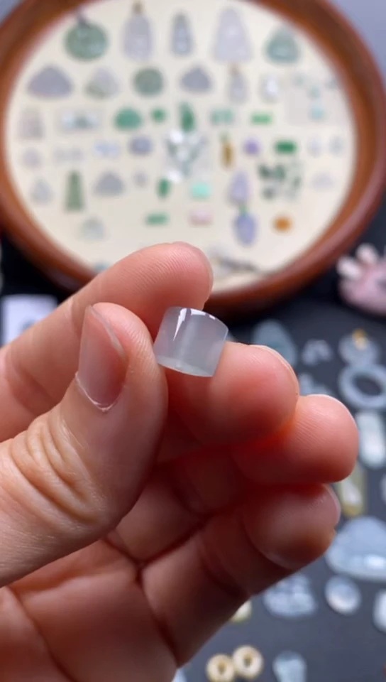 翡翠未镶嵌颈饰珠子/芬