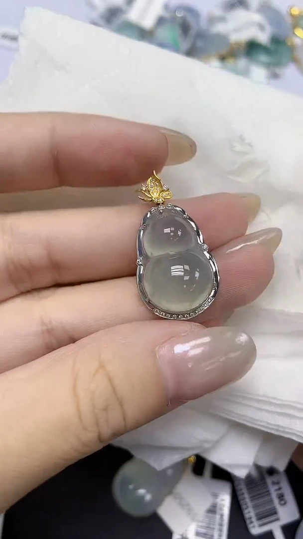 翡翠18K金镶嵌颈饰天然缅甸翡翠A货