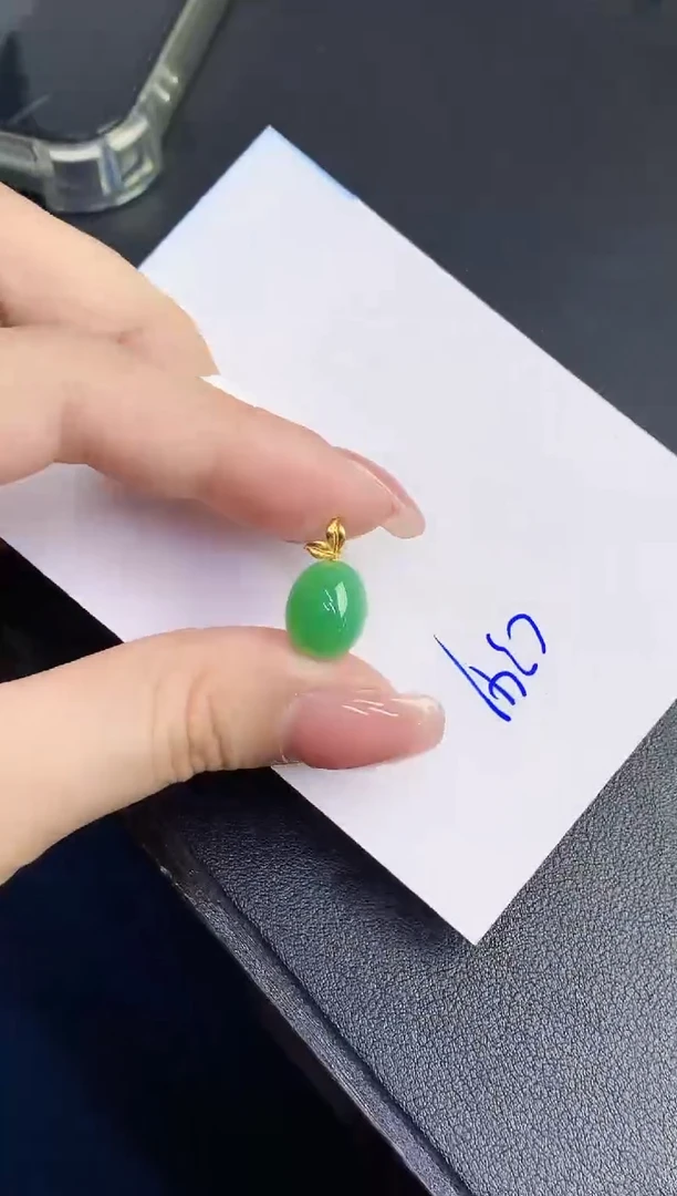 翡翠18K金镶嵌颈饰000000000000