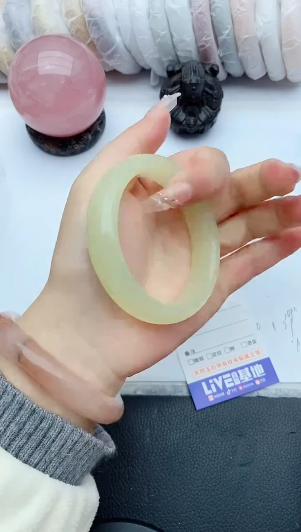 【闪购商品】石英质玉手镯未镶嵌47+55/56