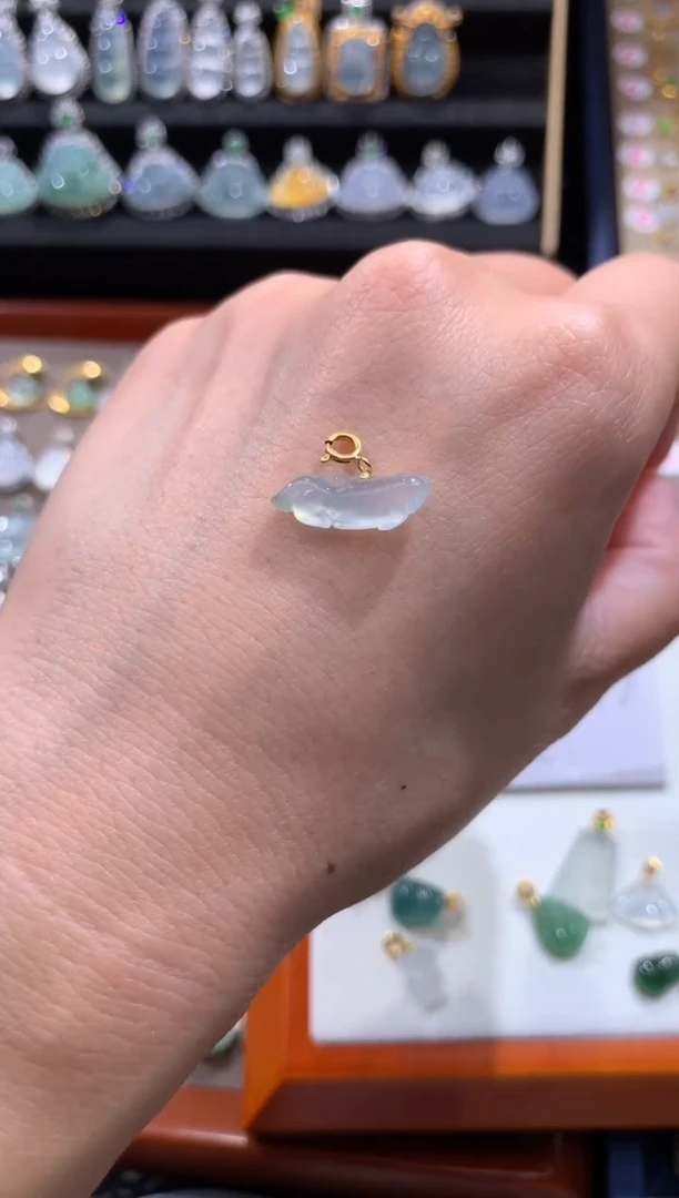 颈饰18K金镶嵌翡翠翡翠