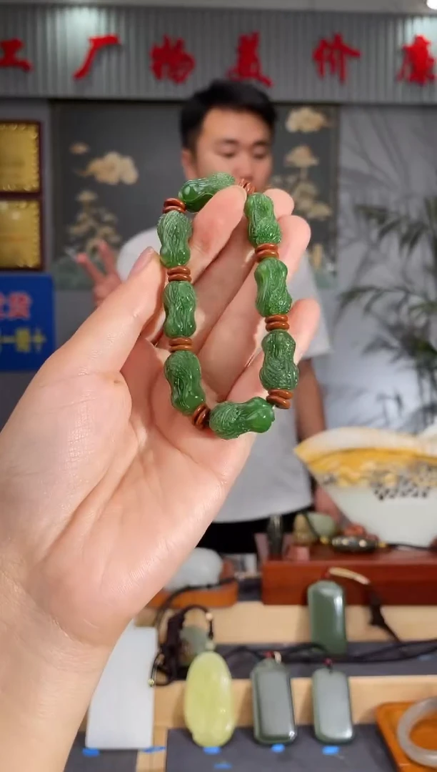 和田玉未镶嵌颈饰1