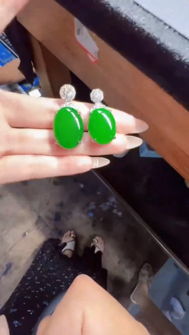 未镶嵌定制翡翠翡翠A货有轻微色差属于正常现象，蛋面多样性发货1