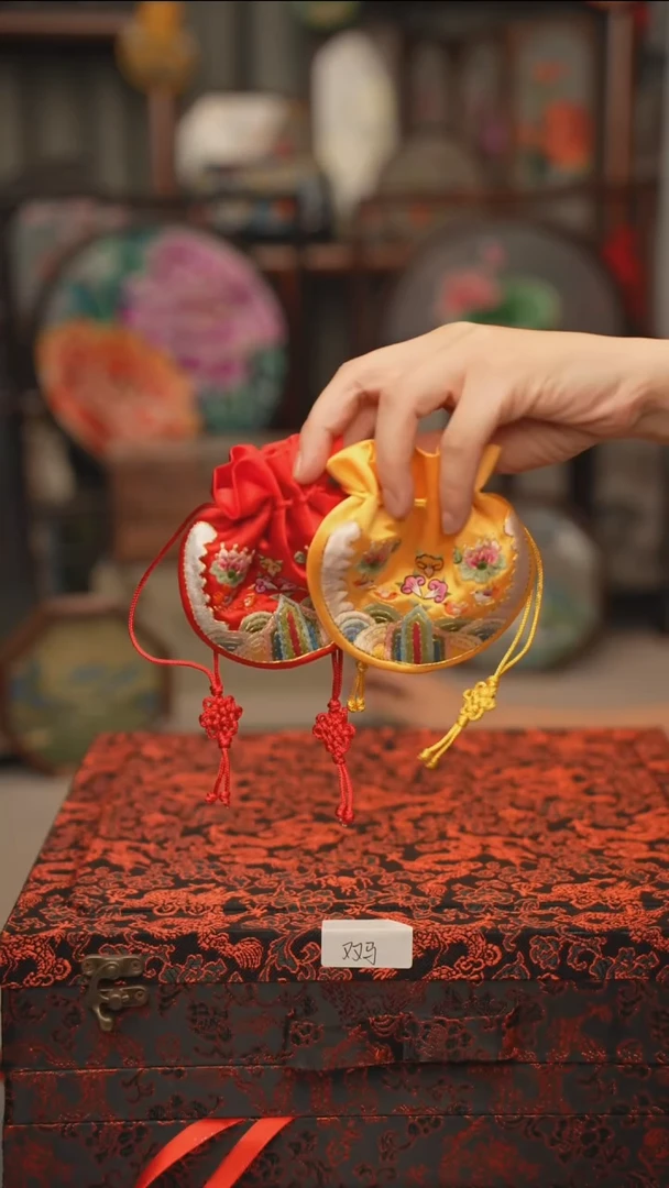 扇子绣花吊坠非遗