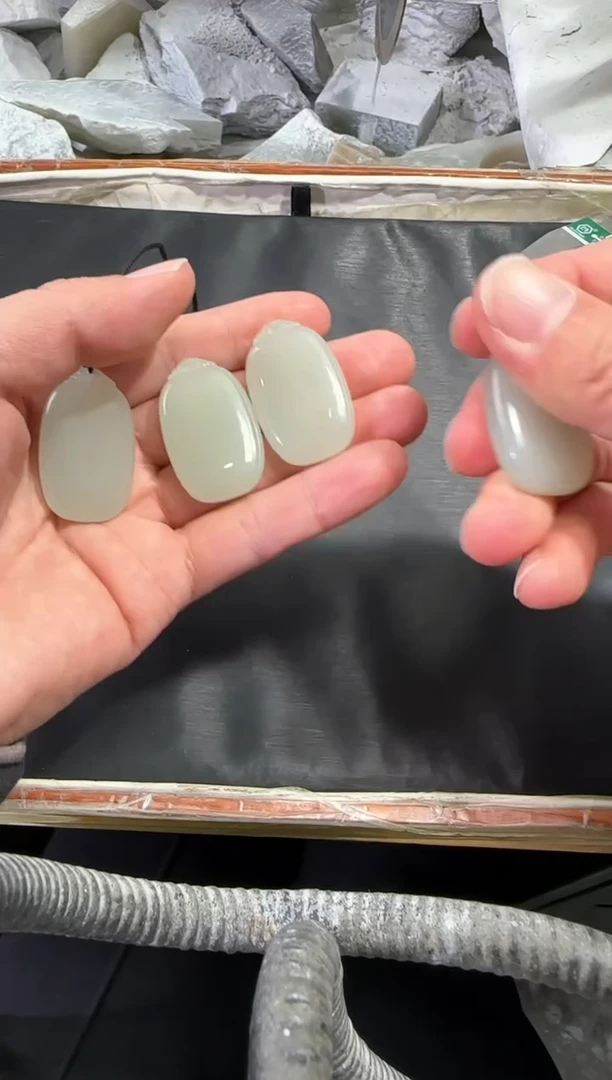 【闪购商品】和田玉颈饰未镶嵌无事牌拍一发一多样性发货