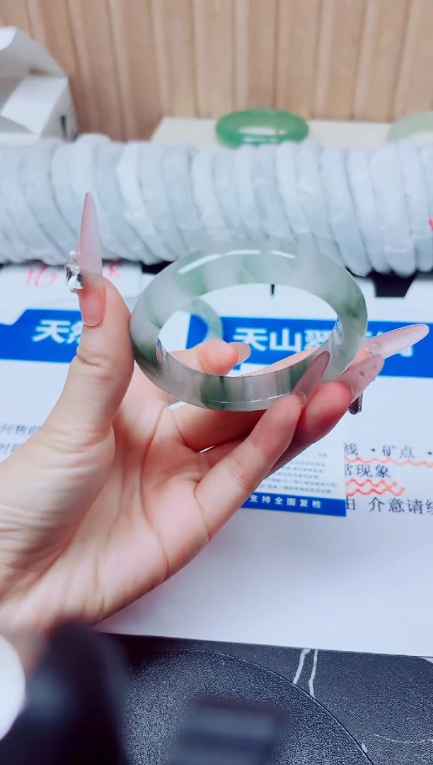未镶嵌手镯石英质玉69/53.8