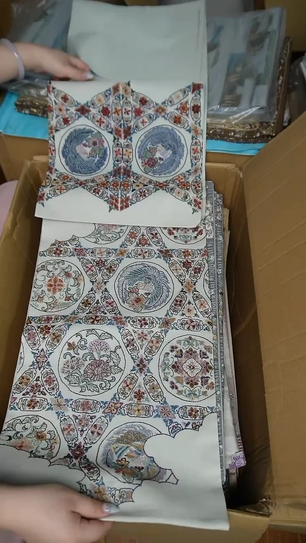 织绣5两通手工刺绣