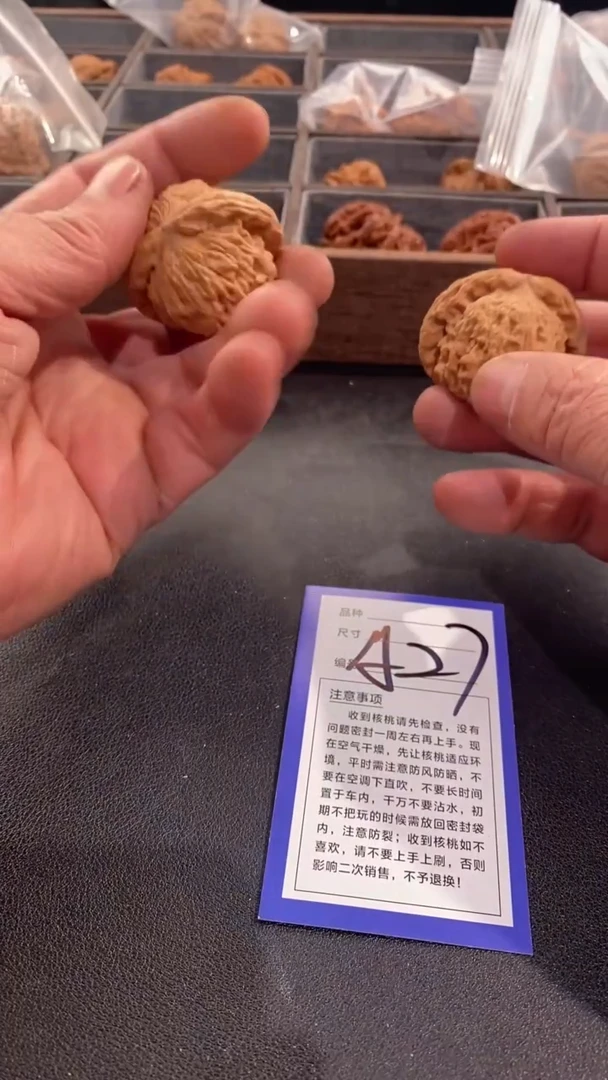 【闪购商品】文玩核桃吊坠43白狮子