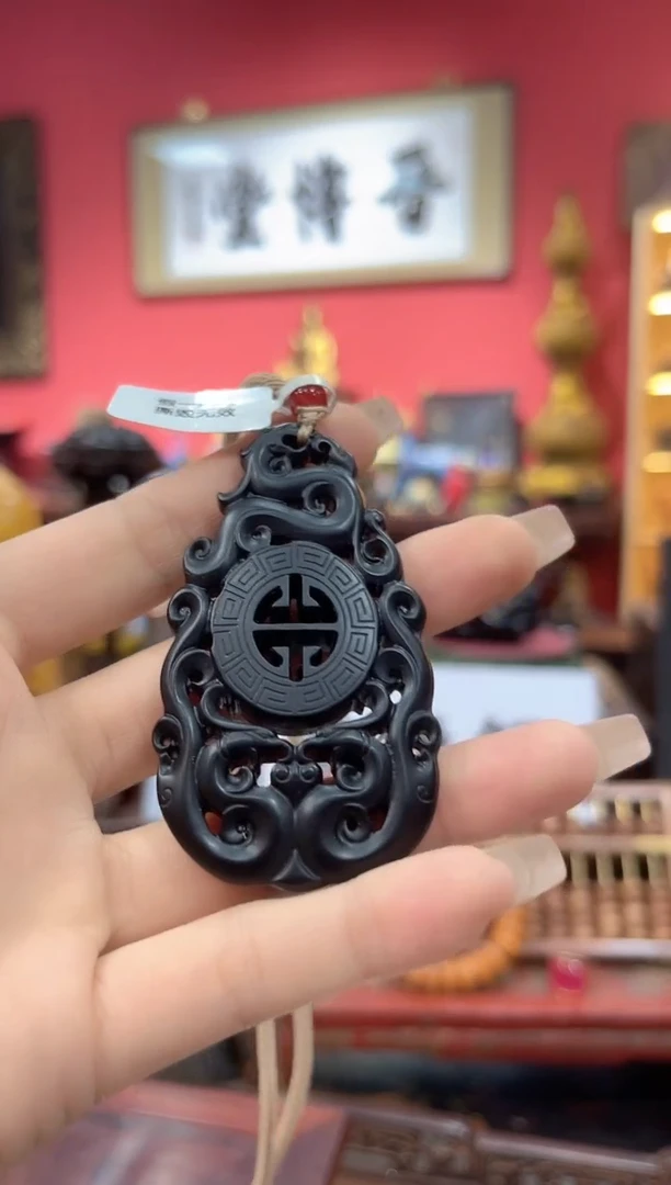 和田玉未镶嵌挂件三龙聚首