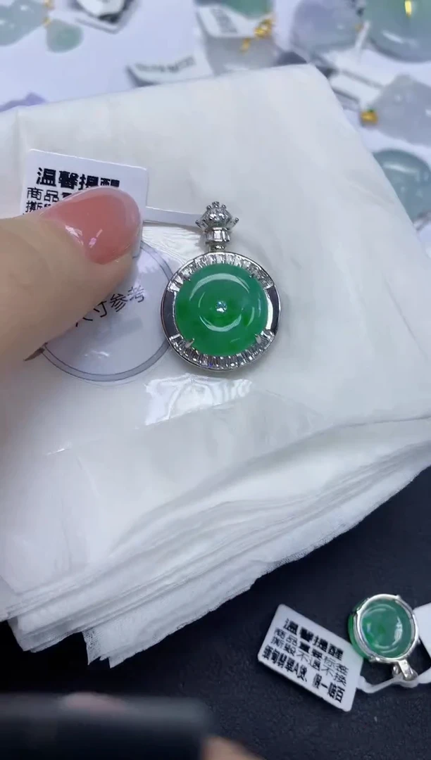 颈饰未镶嵌翡翠天然缅甸翡翠A货多样性发一件