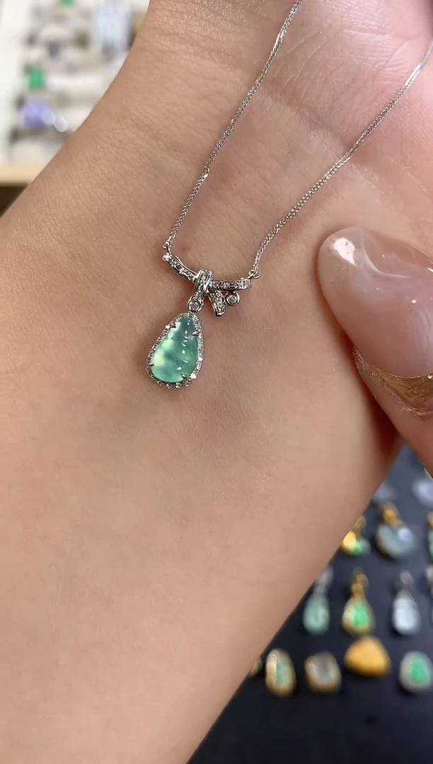 颈饰18K金镶嵌翡翠18k木纳豆套链