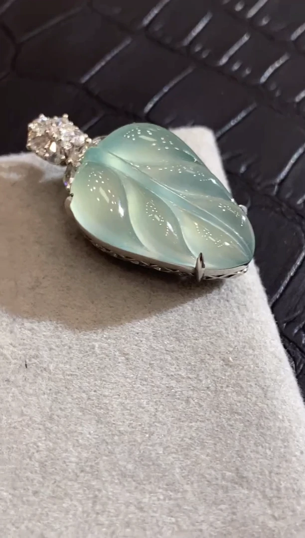 颈饰18K金镶嵌翡翠j**o收到货48小时鉴赏期（超时不退不换）