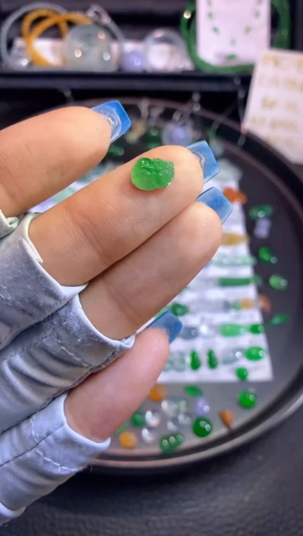 翡翠挂件未镶嵌貔貅