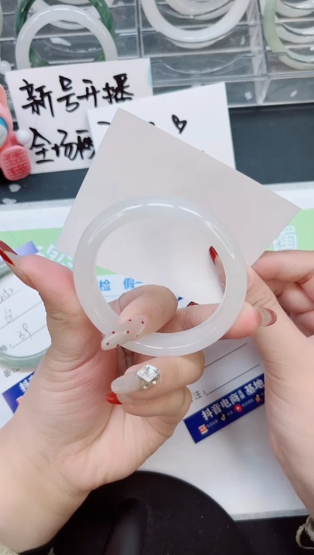 【闪购商品】石英质玉手镯合金a153