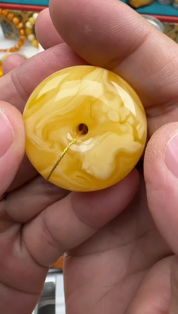 琥珀未镶嵌珠宝奇石15克焦皮橘底拉丝妖花纹HZ087