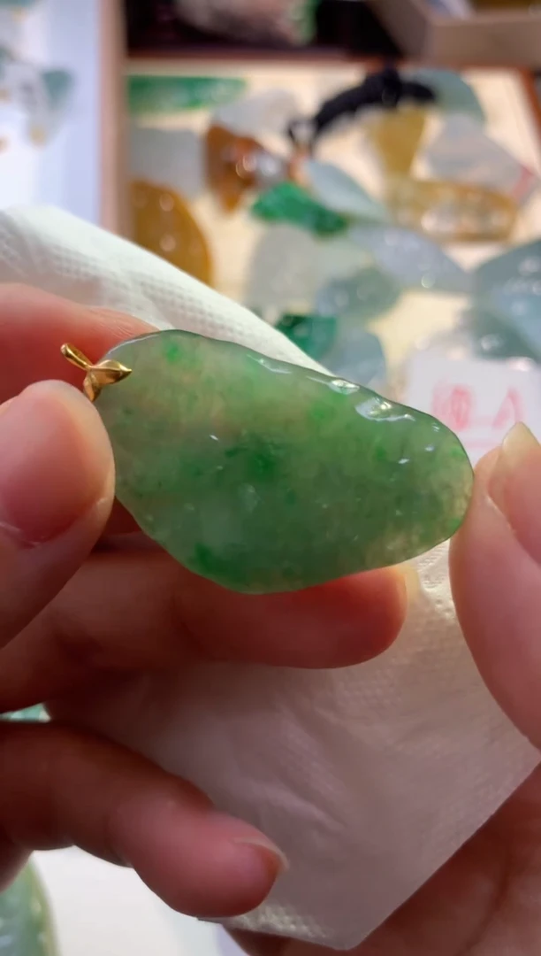 【闪购商品】翡翠颈饰18K金镶嵌吊坠